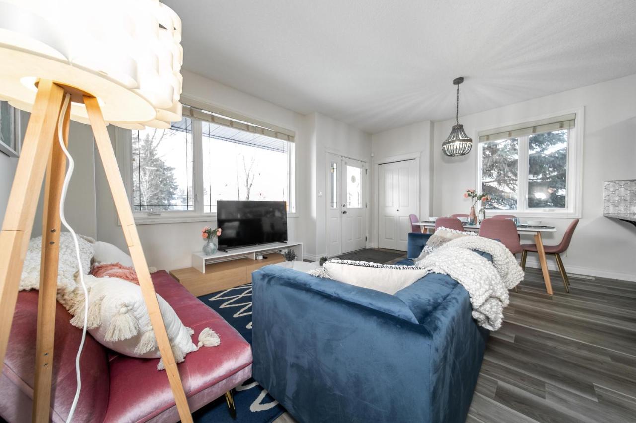 Mediterranean Retreat - King Bed - Fireplace - Jacuzzi - Fast Wi-Fi - Games Room - Free Parking & Netflix Edmonton Buitenkant foto
