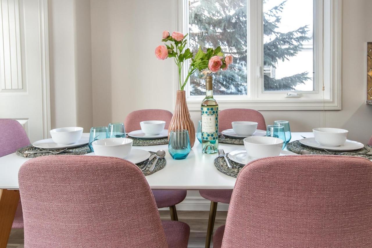 Mediterranean Retreat - King Bed - Fireplace - Jacuzzi - Fast Wi-Fi - Games Room - Free Parking & Netflix Edmonton Buitenkant foto